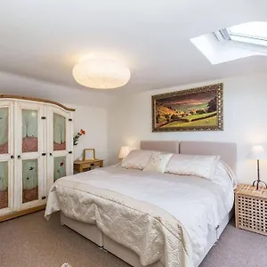  Holiday home Fern Hse Grassington; Yet Quiet & Parking